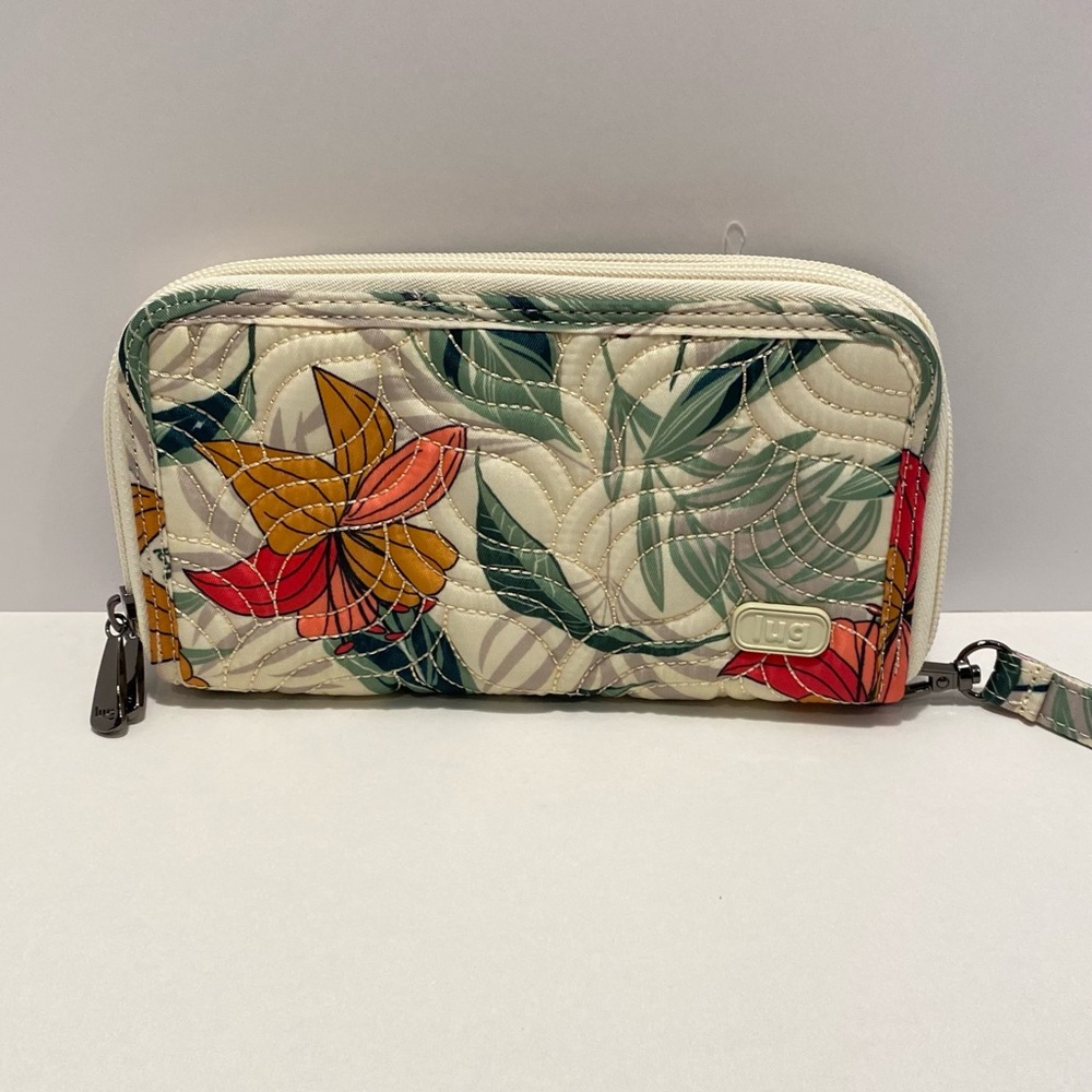 🦄 Lug Splits XL Wallet/Wristlet. NWT Lily Sand